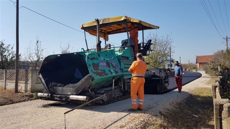 Počeli su radovi na asfaltiranju seoskih ulica i puteva u ćuprijskoj opštini !!!